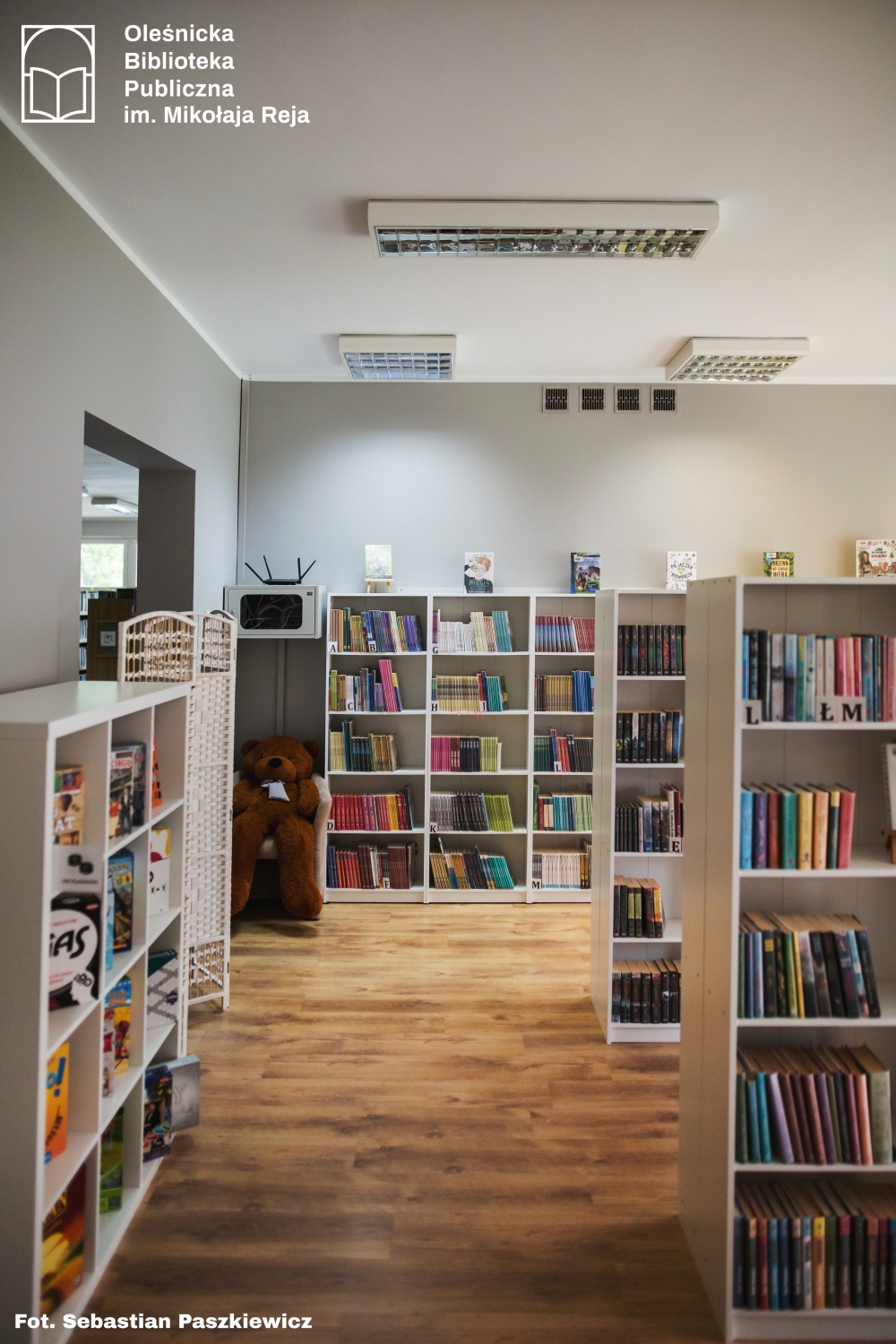 Wnętrza biblioteki "Pod Pegazem" - dział dla dzieci