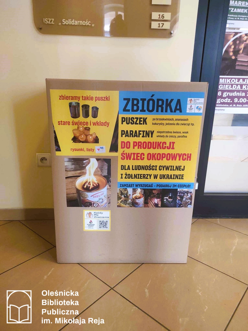Karton na świece i puszki w ramach akcji pomocy Ukrainie