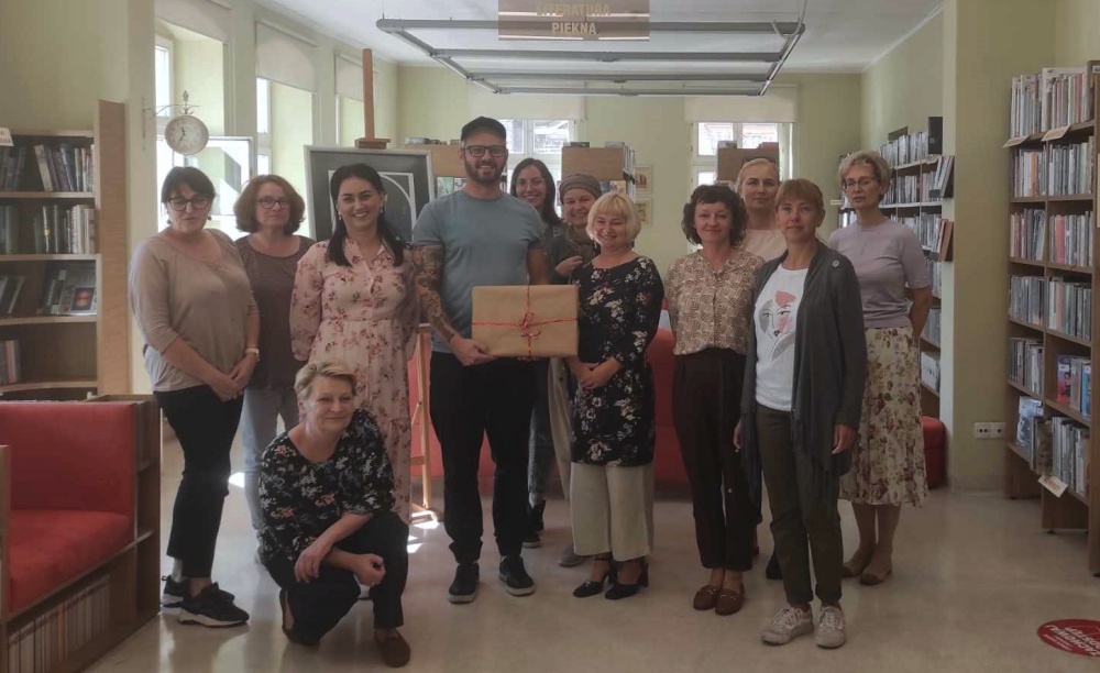 Pracownicy Oleśnickiej Biblioteki Publicznej żegnają Staszka Pracownicy Oleśnickiej Biblioteki Publicznej żegnają Staszka