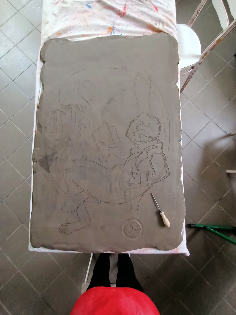 Proces tworzenia płaskorzeźby królika na elewację biblioteki