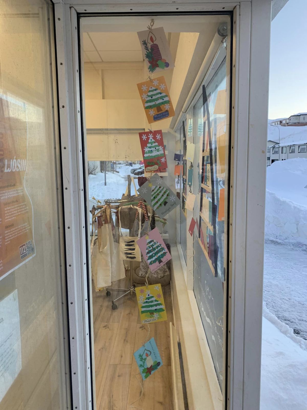 Ekspozycja kartek w Środowiskowym Domu Samopomocy Smiðjan w Ólafsvík