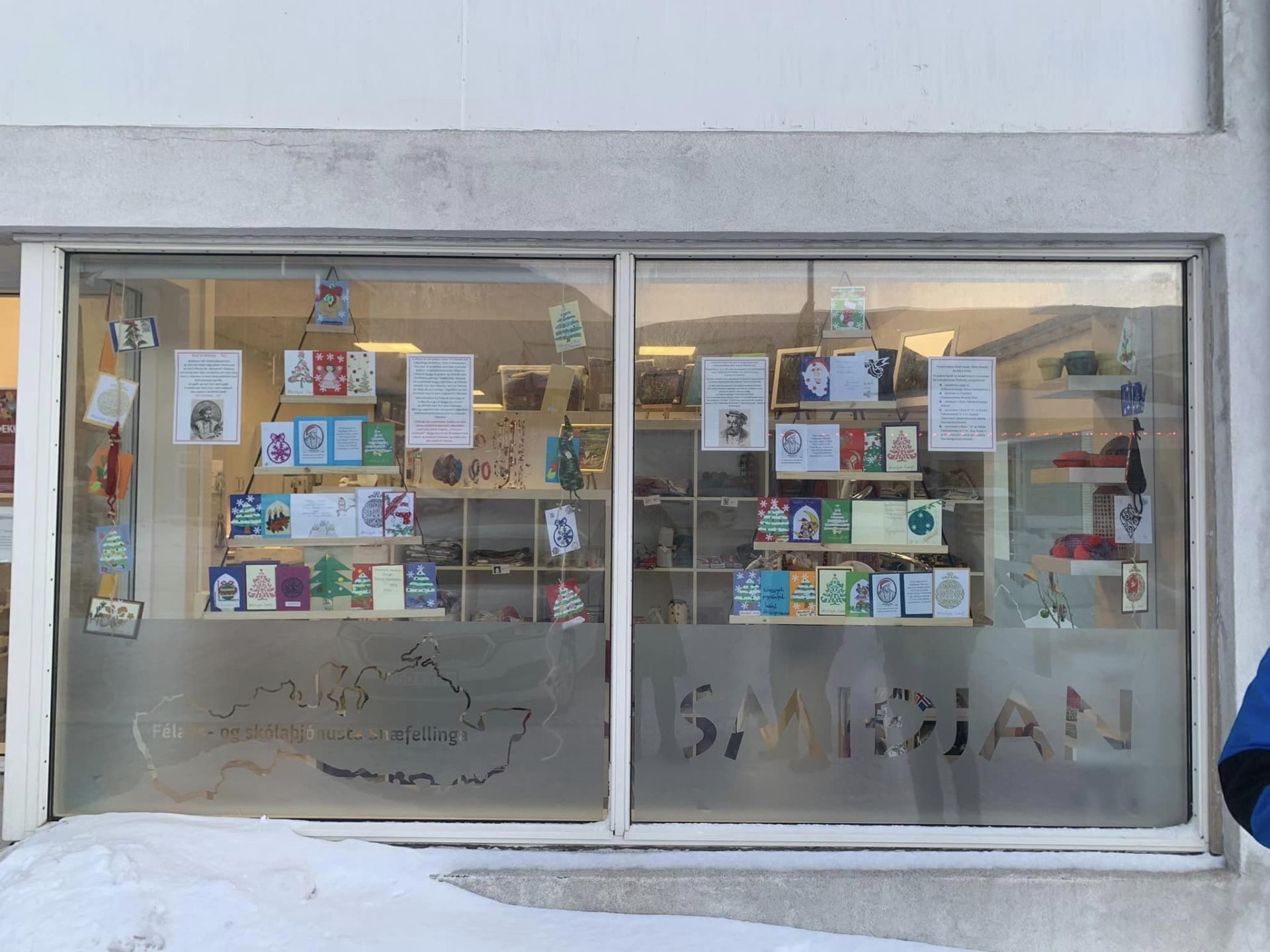 Ekspozycja kartek w Środowiskowym Domu Samopomocy Smiðjan w Ólafsvík