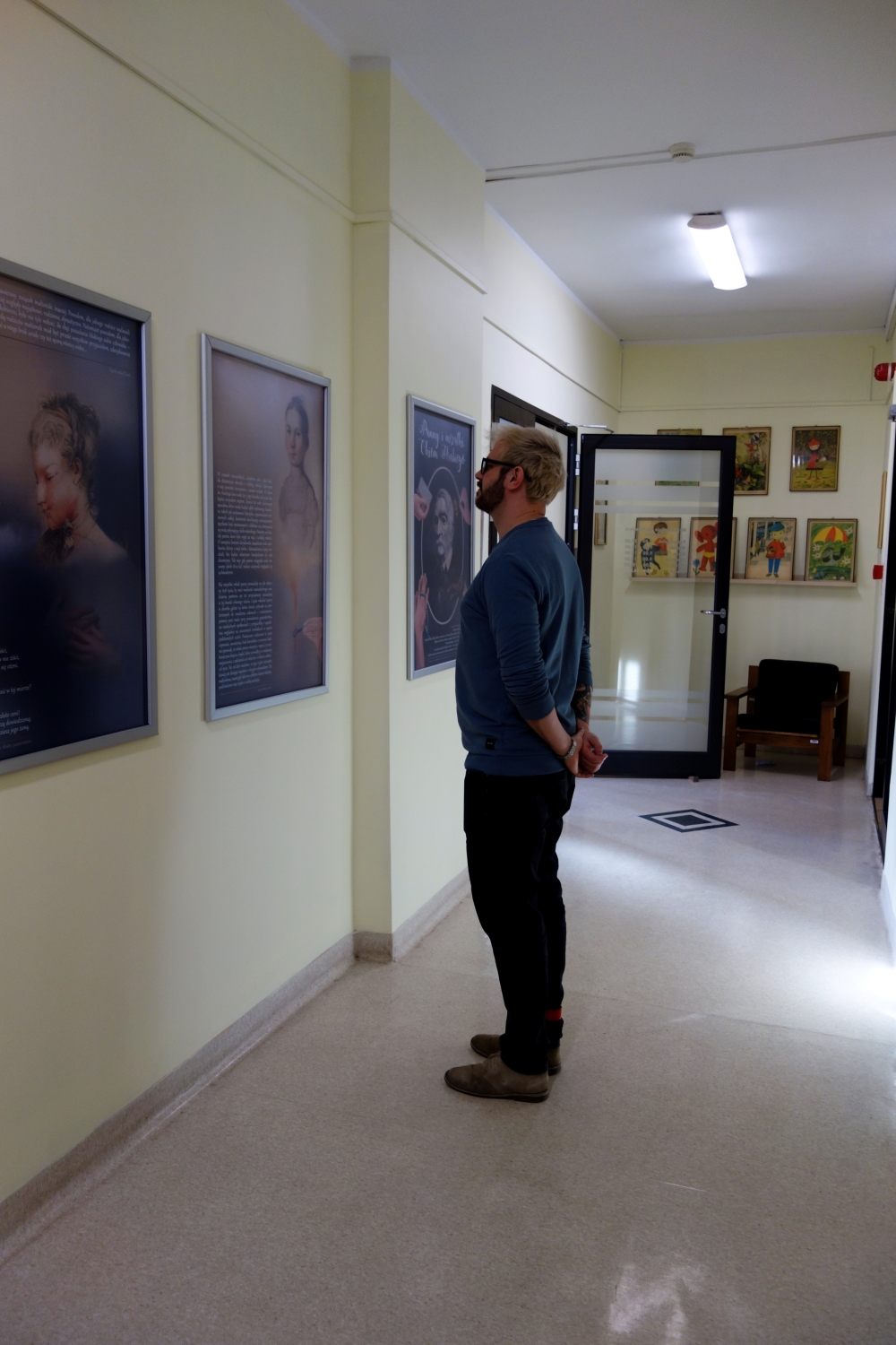 Wystawa „Panny i mężatki. Okiem Hrabiego” w oleśnickiej bibliotece