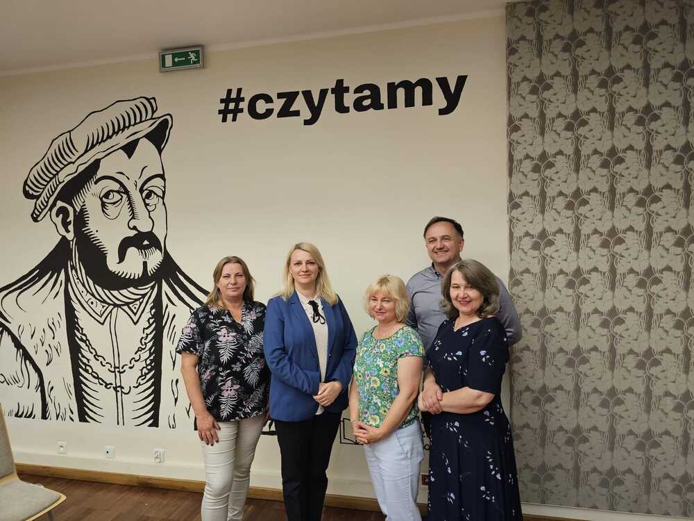 Odwiedziny vice-konsul w oleśnickiej bibliotece