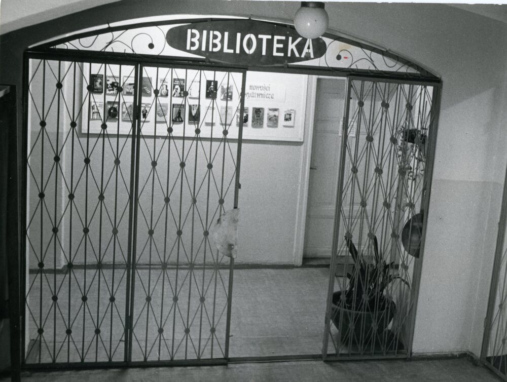 Biblioteka ul. Reja I piętro hol, 1980