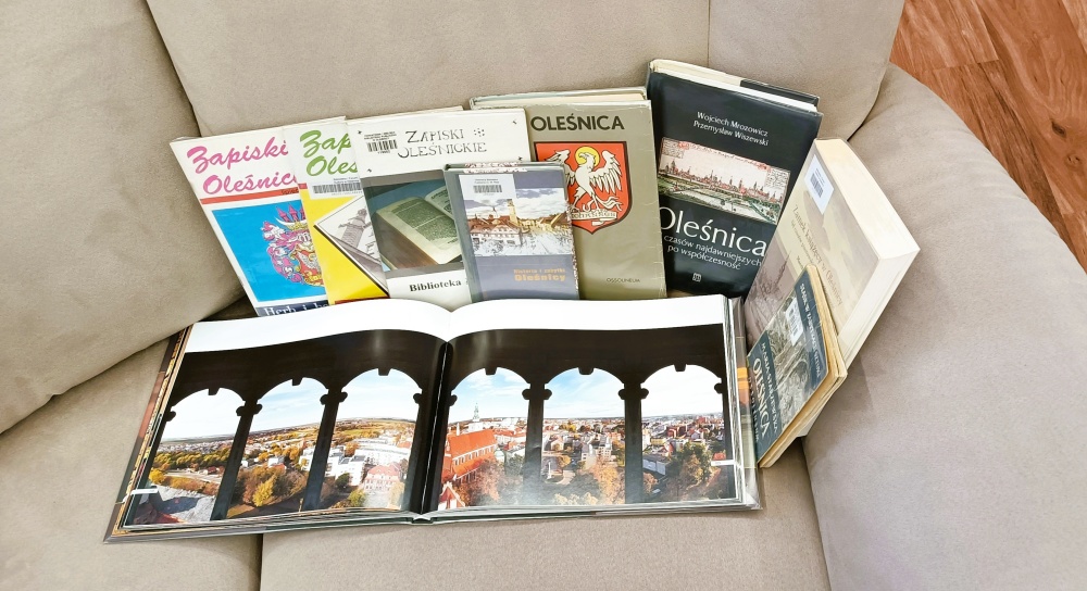 Książki o Oleśnicy w zbiorach bibliotecznej Czytelni Książki o Oleśnicy w zbiorach bibliotecznej Czytelni