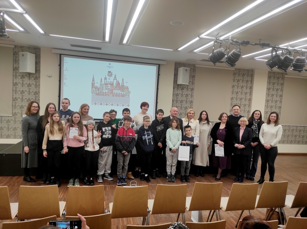 Uczestnicy spotkania podsumowującego projekt "Polska oczami dzieci" Uczestnicy spotkania podsumowującego projekt "Polska oczami dzieci"