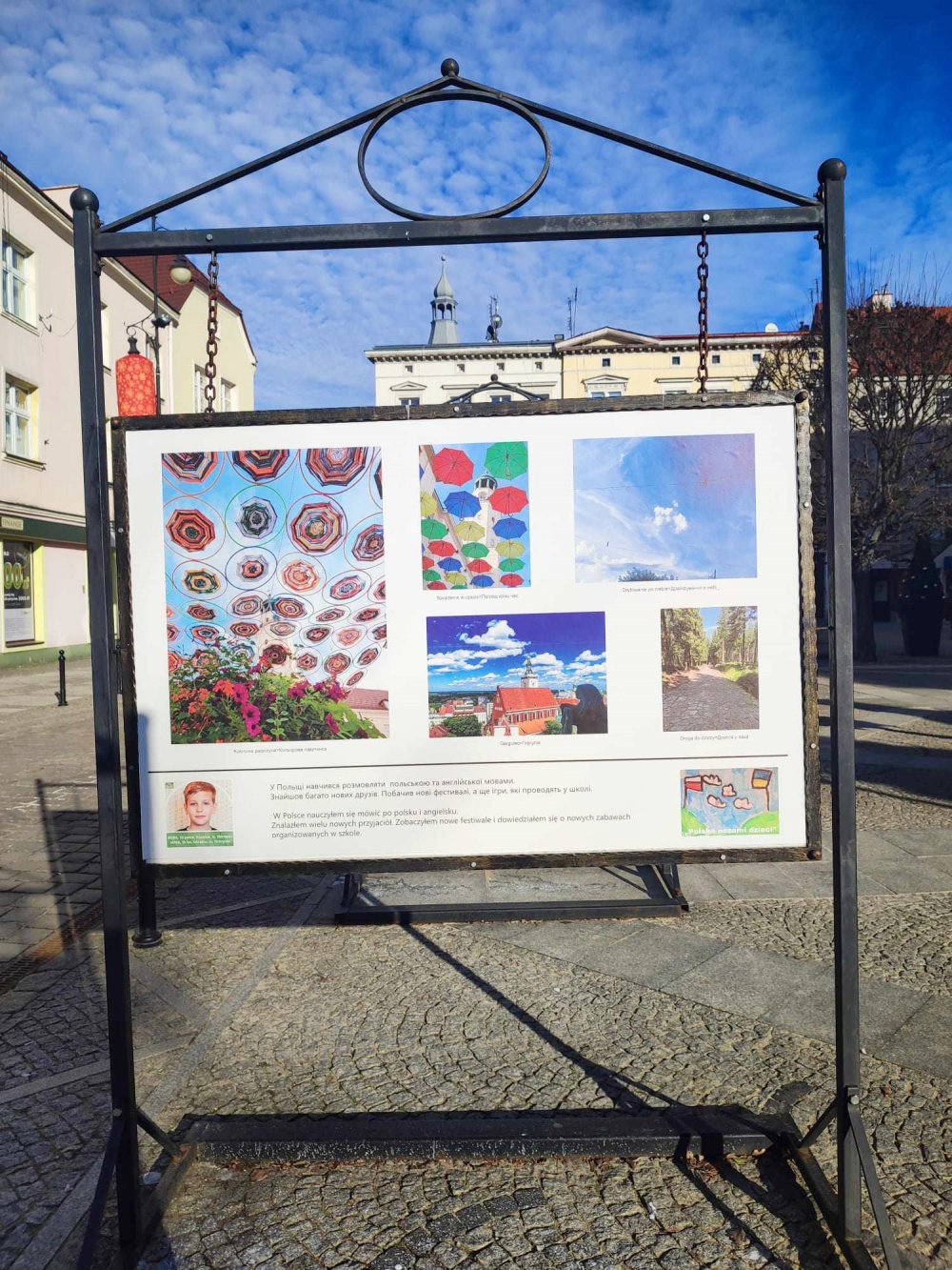 Wystawa "Polska oczami dzieci" na rynku w Oleśnicy