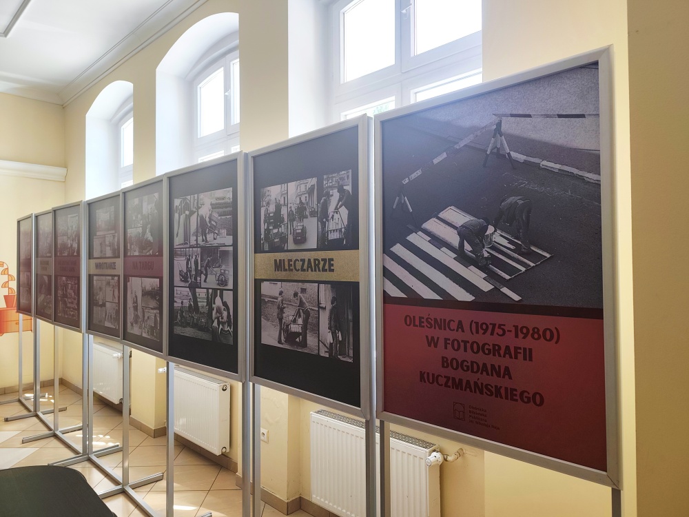 Plansze wystawy "Oleśnica (1975-1980) w fotografii Bogdana Kuczmańskiego