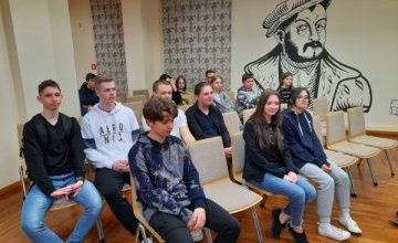 Wizyta w Bibliotece uczniów z Ukrainy z klasy przygotowawczej z I Liceum Ogólnokształcącego!
