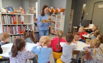 Przedszkolaki odkrywają bibliotekę!