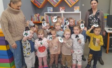 Lekcja biblioteczna z grupą „Nutki” z Przedszkola nr 6 w Oleśnicy