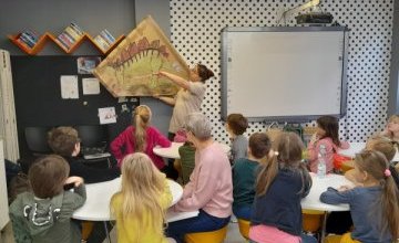 Dinozaury w Bibliotece na zajęciach z "Lisim Zakątkiem"!