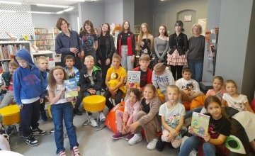 Młodzież z I Liceum gościła w Bibliotece "Pod Sową" w ramach Ogólnopolskiego Tygodnia Czytania Dzieciom!