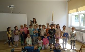 Barbara Supeł i rodzina Pętelków w Bibliotece Pod Pegazem
