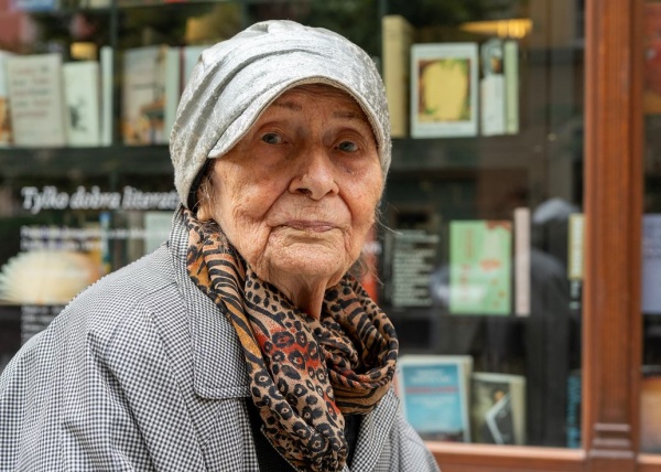 Poetka Urszula Kozioł (Fot. Tomasz Pietrzyk / Agencja Wyborcza.pl)