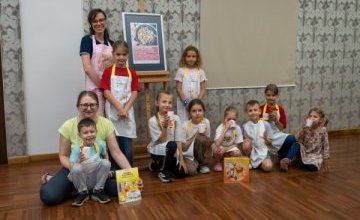 Gotowanie z Kubusiem Puchatkiem w ramach warsztatów kulinarnych "Czytaj, Gotuj, Smakuj"