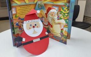 Mikołajkowe ozdoby wykonane w ramach zajęć Klubu Książkowych Jeżyków