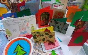 Prezenty świąteczne nadesłane z Islandii do Oleśnicy w ramach projektu "Listy do Mikołaja Reja"