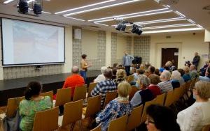 Spotkanie z Michałem Brezdeniem - "Nowa Zelandia - raj dla podróżnika?"