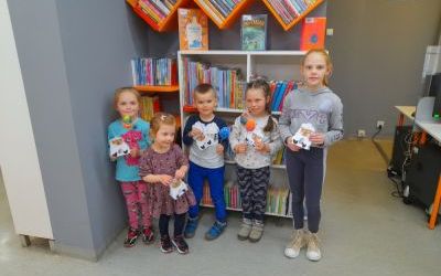 Uczestnicy zajęć literacko-plastycznych "Wielkanocne dekoracje"