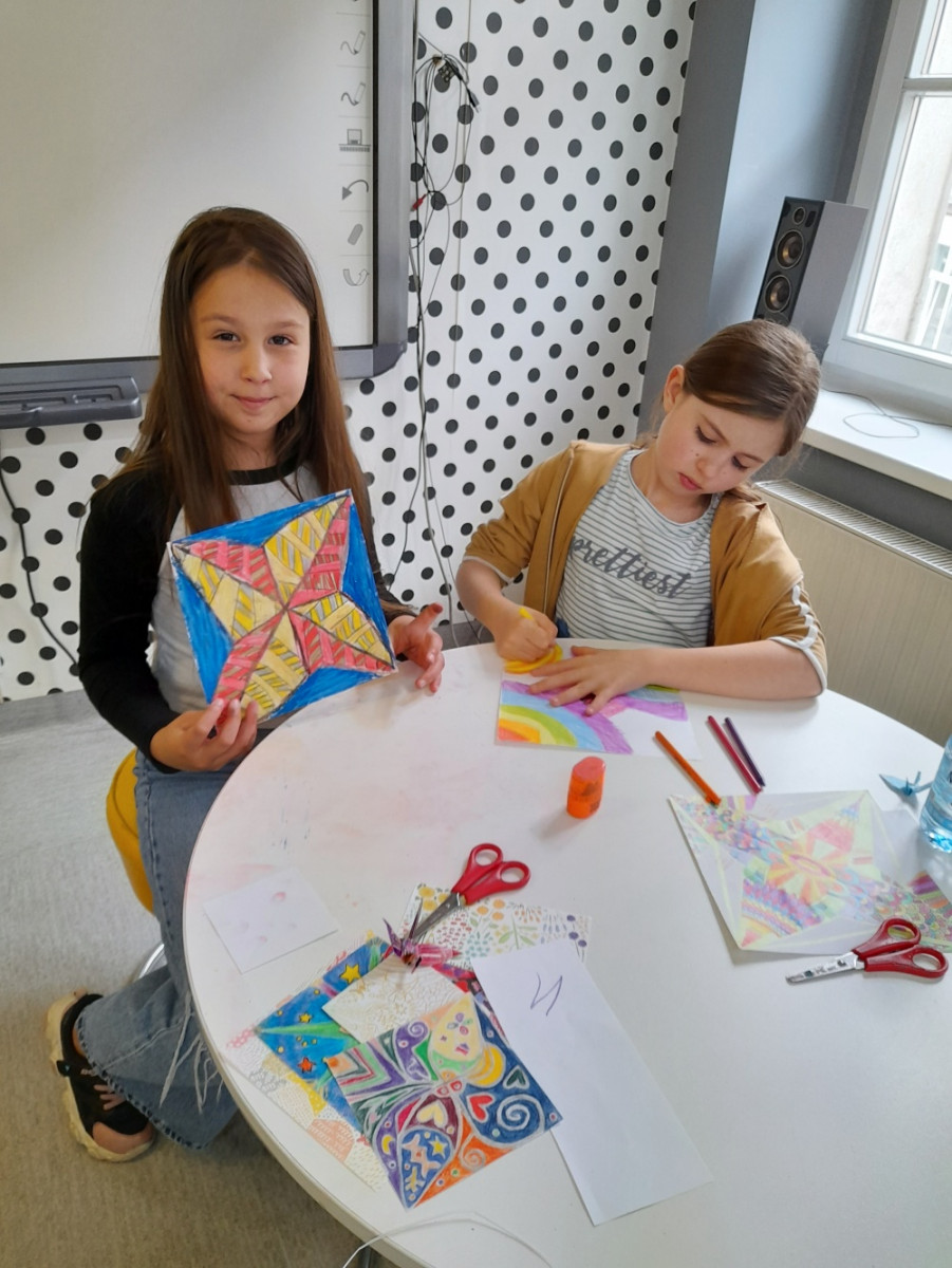 Fotorelacja z zajęć artystycznych dla dzieci z Ukrainy