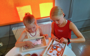 Fotorelacja z zajęć wakacyjnych w Bibliotece dla Dzieci i Młodzieży "Pod Sową"