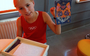 Fotorelacja z zajęć wakacyjnych w Bibliotece dla Dzieci i Młodzieży "Pod Sową"