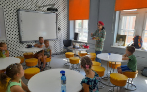 Fotorelacja z zajęć wakacyjnych w Bibliotece dla Dzieci i Młodzieży "Pod Sową"