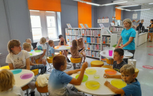 Fotorelacja z zajęć wakacyjnych w Bibliotece dla Dzieci i Młodzieży "Pod Sową"