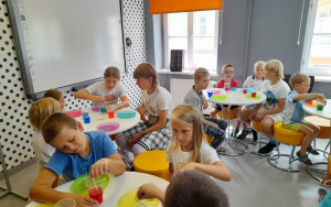 Fotorelacja z zajęć wakacyjnych w Bibliotece dla Dzieci i Młodzieży "Pod Sową"