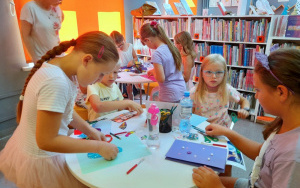 Fotorelacja z wakacyjnych zajęć z Ciocią Kicią w Bibliotece "Pod Sową"
