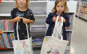 Fotorelacja z zajęć wakacyjnych w Bibliotece dla Dzieci i Młodzieży "Pod Sową"