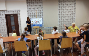 Fotorelacja z zajęć wakacyjnych "Rowerem bezpiecznie do biblioteki"