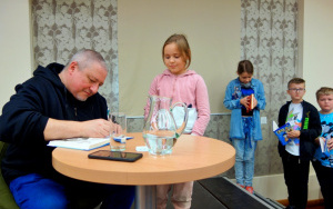 Fotorelacja ze spotkania autorskiego z Marcinem Pałaszem