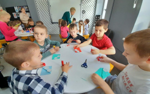 Fotorelacja z wizyt przedszkolaków w oleśnickiej bibliotece