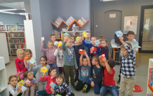 Fotorelacja z wizyt przedszkolaków w oleśnickiej bibliotece