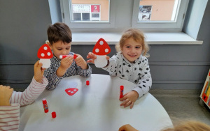 Fotorelacja z wizyt przedszkolaków w oleśnickiej bibliotece