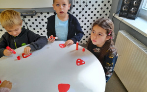 Fotorelacja z wizyt przedszkolaków w oleśnickiej bibliotece