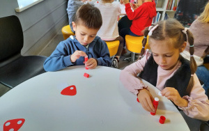 Fotorelacja z wizyt przedszkolaków w oleśnickiej bibliotece
