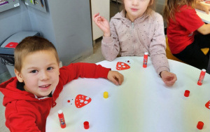 Fotorelacja z wizyt przedszkolaków w oleśnickiej bibliotece