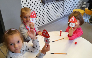 Fotorelacja z wizyt przedszkolaków w oleśnickiej bibliotece