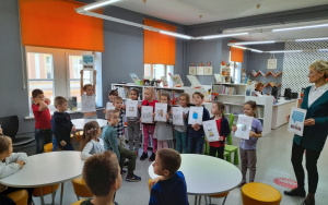Fotorelacja z wizyt przedszkolaków w oleśnickiej bibliotece
