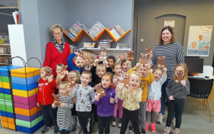 Uczestnicy zajęć w ramach lekcji bibliotecznych w Bibliotece "Pod Sową"