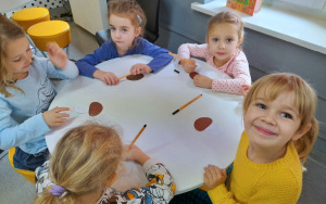 Uczestnicy zajęć w ramach lekcji bibliotecznych w Bibliotece "Pod Sową"