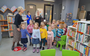 Uczestnicy zajęć w ramach lekcji bibliotecznych w Bibliotece "Pod Sową"