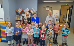 Uczestnicy zajęć w ramach lekcji bibliotecznych w Bibliotece "Pod Sową"