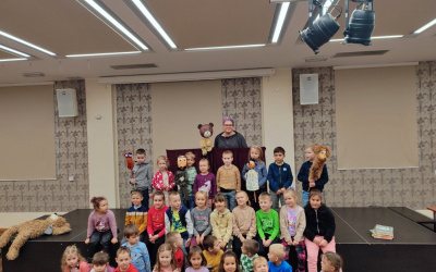 Fotorelacja z obchodów Światowego Dnia Pluszowego Misia w bibliotece