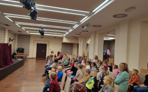 Fotorelacja z obchodów Światowego Dnia Pluszowego Misia w bibliotece