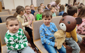Fotorelacja z obchodów Światowego Dnia Pluszowego Misia w bibliotece